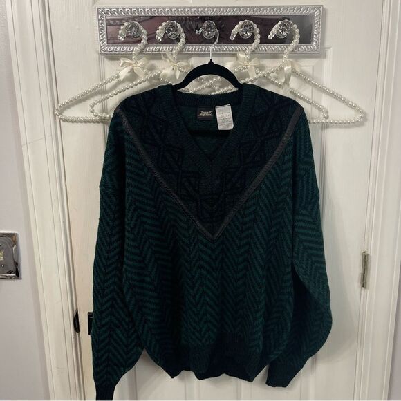 Vintage Impact Green and Black V-Neck Sweater - Picture 2 of 8